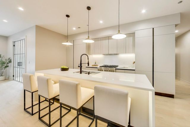 613 N Ogden Avenue 2E, Chicago, IL 60642