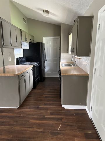 1133 Woodrow Drive, Lewisville, TX 75067