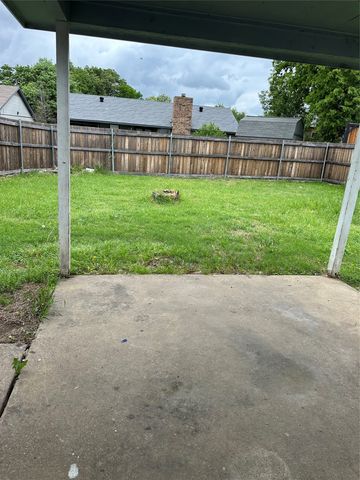 1133 Woodrow Drive, Lewisville, TX 75067