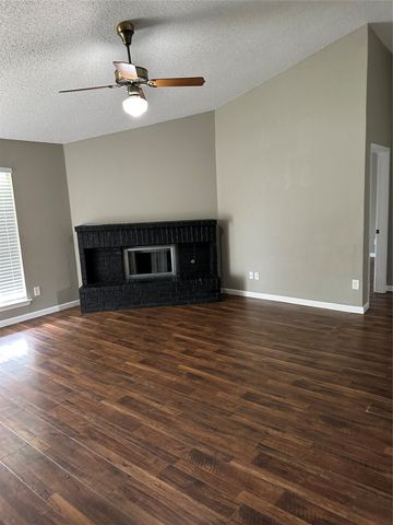 1133 Woodrow Drive, Lewisville, TX 75067