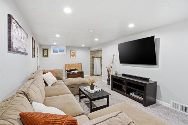 5604 N G St, Spokane, WA 99205