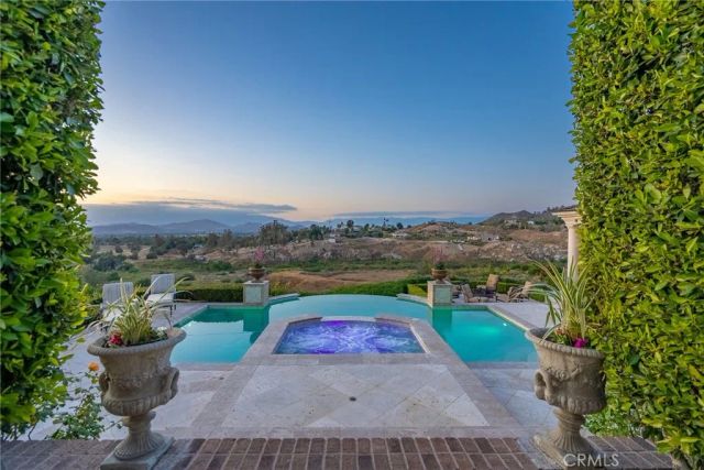 6952 Royal Hunt Ridge, Riverside, CA 92506