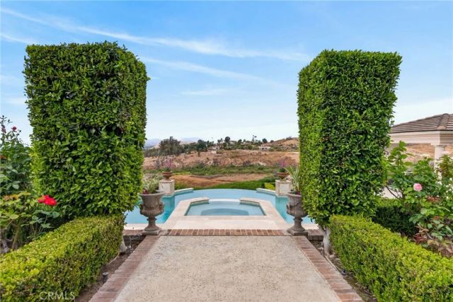 6952 Royal Hunt Ridge, Riverside, CA 92506
