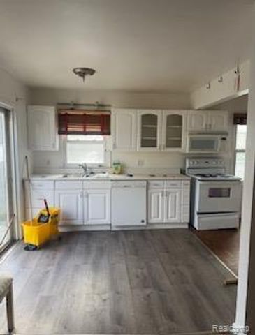 15552 Macarthur, Redford, MI 48239