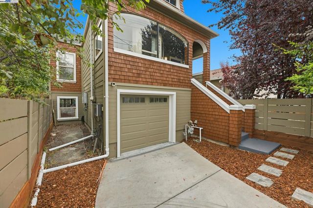 2417 Linden Sreet, Oakland, CA 94607