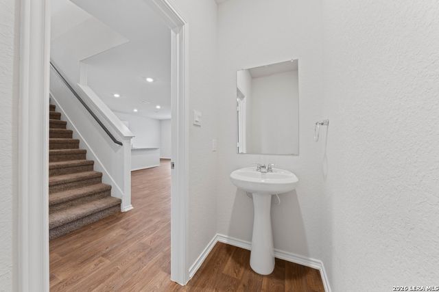 6212 Sunhigh Dr, San Antonio, TX 78252