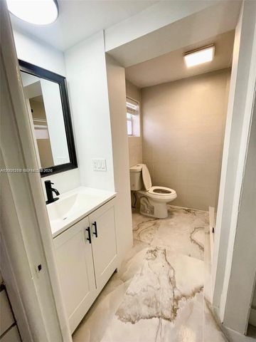 1649 NE 8th Ave 1, Fort Lauderdale, FL 33305