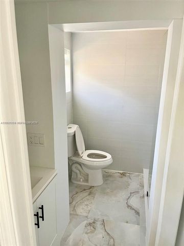 1649 NE 8th Ave 1, Fort Lauderdale, FL 33305
