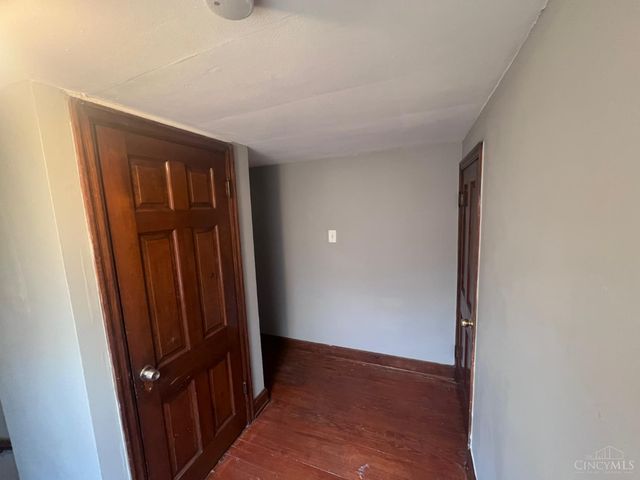 3162 Sunshine Avenue, Cincinnati, OH 45211