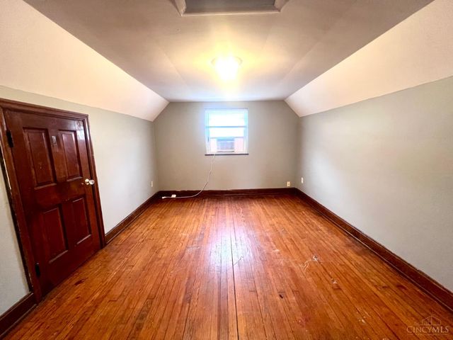 3162 Sunshine Avenue, Cincinnati, OH 45211