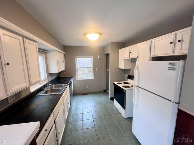 3162 Sunshine Avenue, Cincinnati, OH 45211