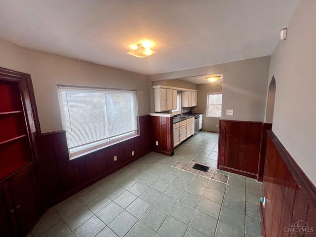 3162 Sunshine Avenue, Cincinnati, OH 45211