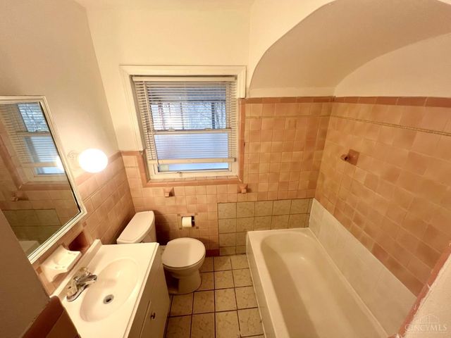 3162 Sunshine Avenue, Cincinnati, OH 45211