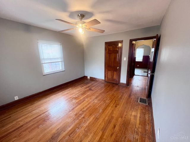 3162 Sunshine Avenue, Cincinnati, OH 45211