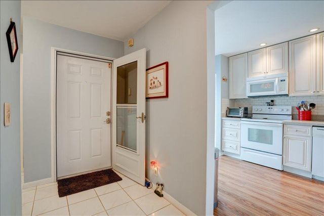 2641 Gately Drive W 1902, West Palm Beach, FL 33415