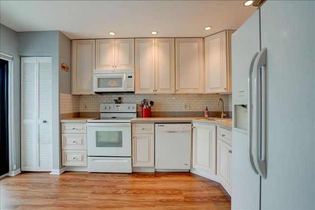 2641 Gately Drive W 1902, West Palm Beach, FL 33415