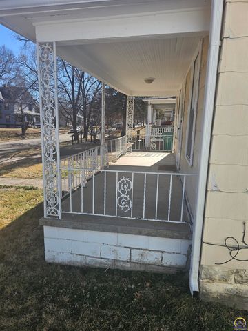 1115 SW Plass AVE, Topeka, KS 66604