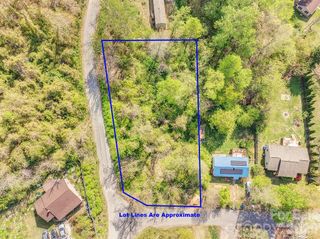 99999 Deavermont Circle, Asheville, NC 28806