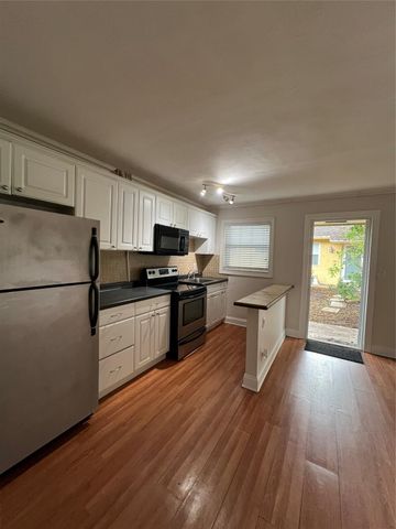 1333 NE 5th Terrace 9, Fort Lauderdale, FL 33304