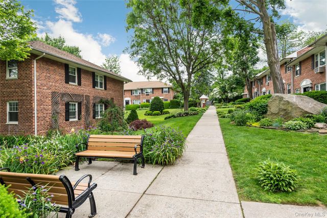 18U Madison Park Gardens 18U, Port Washington, NY 11050