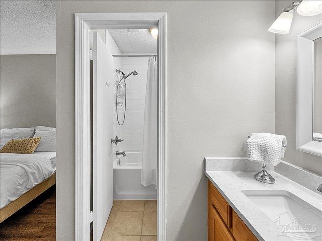 5001 Grande Dr 823, Pensacola, FL 32504