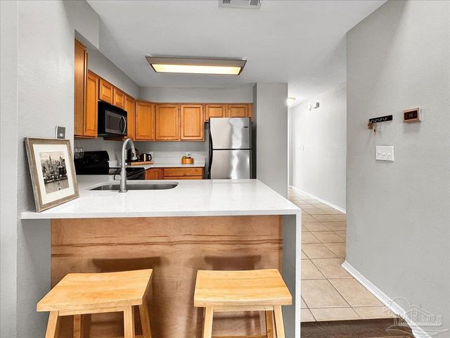 5001 Grande Dr 823, Pensacola, FL 32504