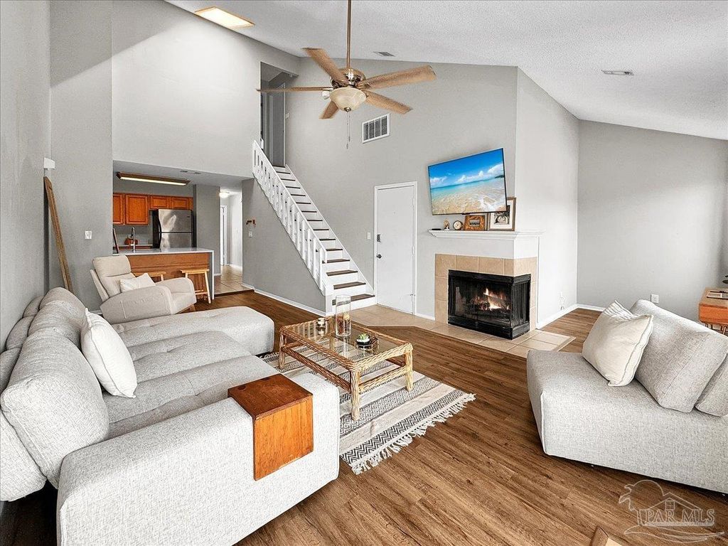 5001 Grande Dr 823, Pensacola, FL 32504