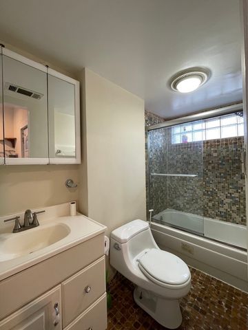 2567 S Emerald Avenue, Chicago, IL 60616