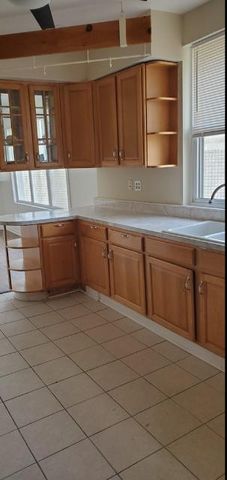 2567 S Emerald Avenue, Chicago, IL 60616