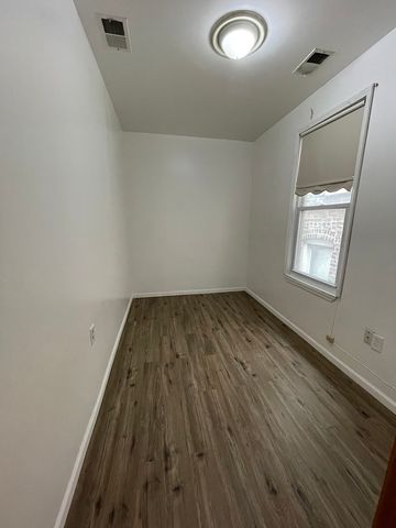 2567 S Emerald Avenue, Chicago, IL 60616