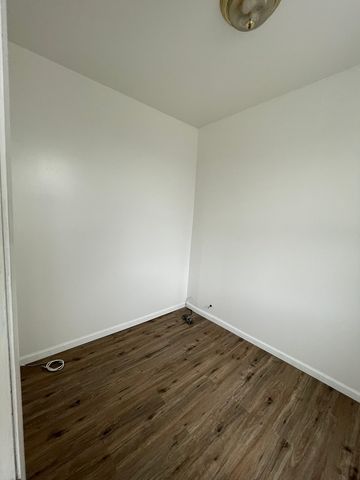 2567 S Emerald Avenue, Chicago, IL 60616