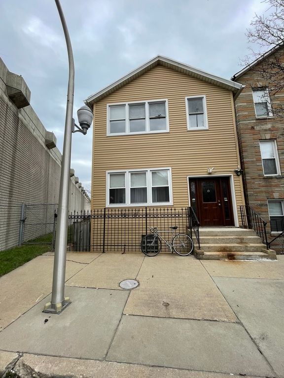 2567 S Emerald Avenue, Chicago, IL 60616