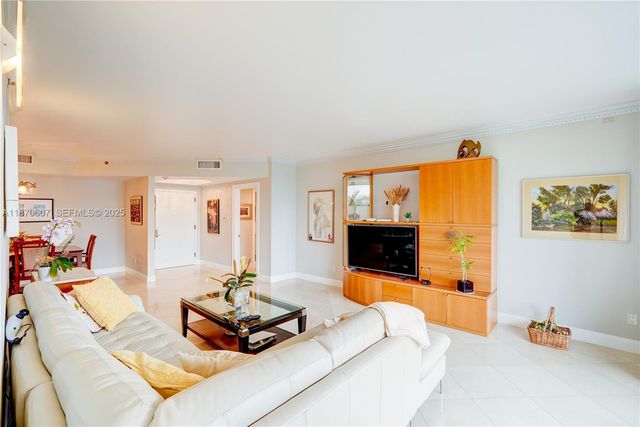 2000 Island Boulevard 408, Aventura, FL 33160