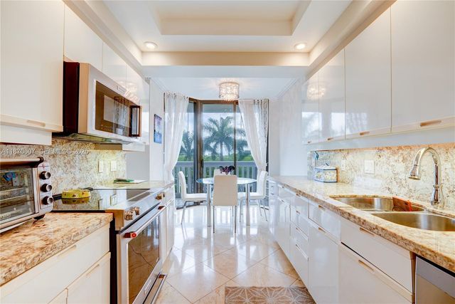 2000 Island Boulevard 408, Aventura, FL 33160