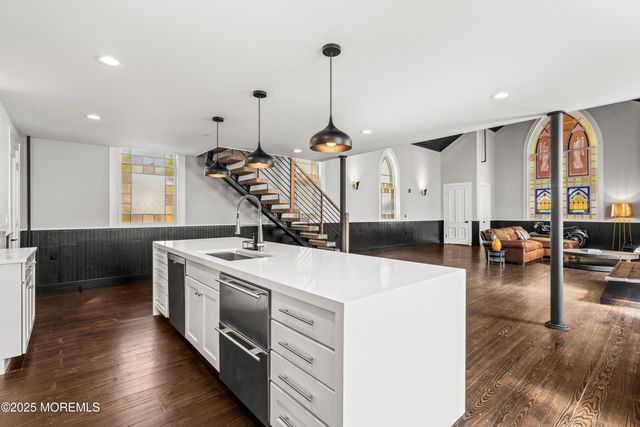 73 3rd Avenue, Atlantic Highlands, NJ 07716