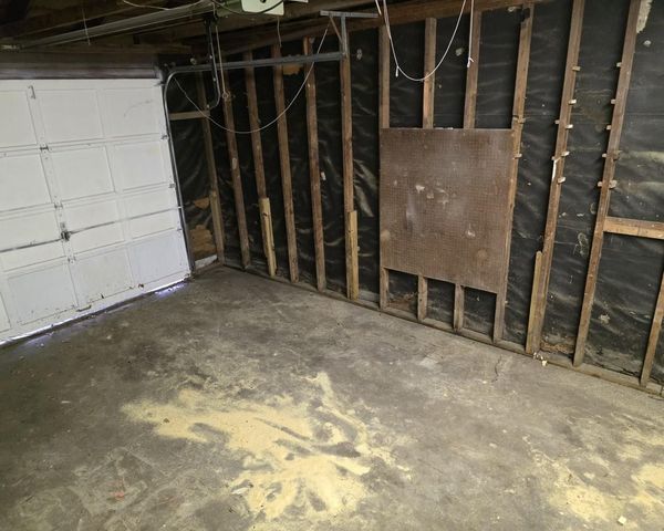 717 S Valderas Street, Angleton, TX 77515