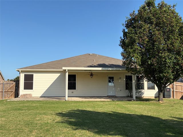 209 Broken Arrow, Krum, TX 76249