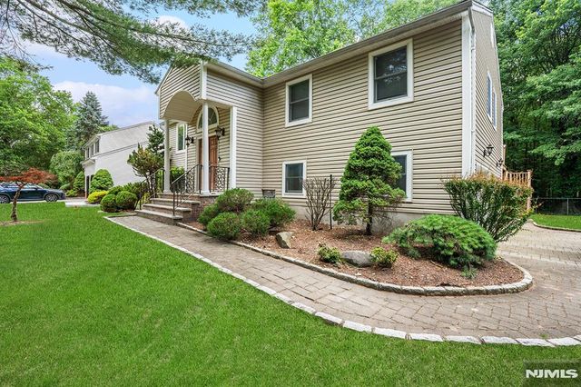 21 Kennedy Circle, Closter, NJ 07624
