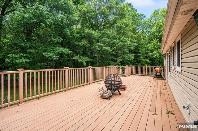 21 Kennedy Circle, Closter, NJ 07624