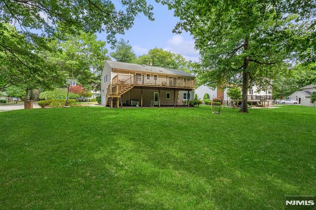 21 Kennedy Circle, Closter, NJ 07624