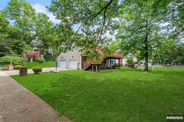 21 Kennedy Circle, Closter, NJ 07624