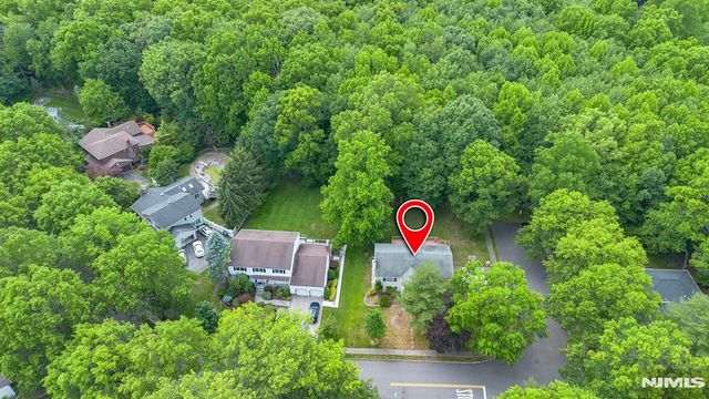 21 Kennedy Circle, Closter, NJ 07624