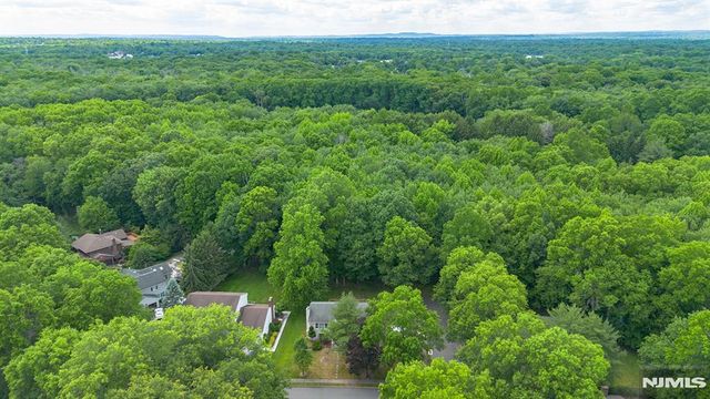21 Kennedy Circle, Closter, NJ 07624