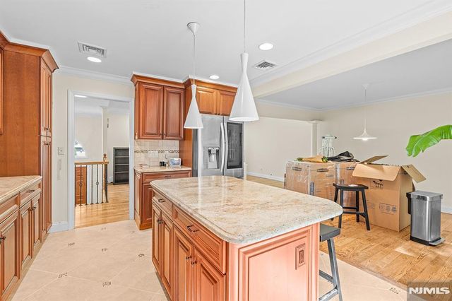 21 Kennedy Circle, Closter, NJ 07624