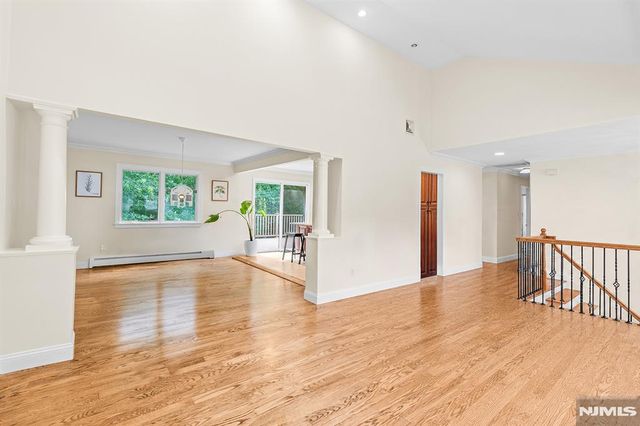 21 Kennedy Circle, Closter, NJ 07624