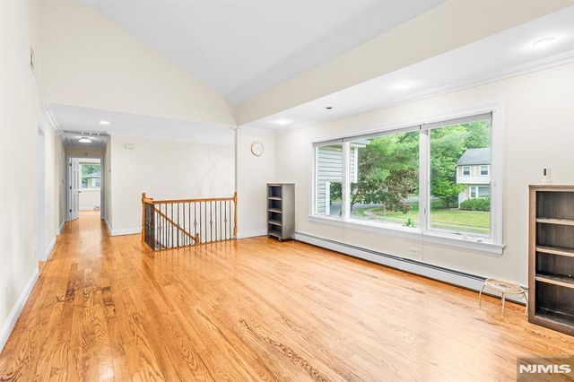 21 Kennedy Circle, Closter, NJ 07624