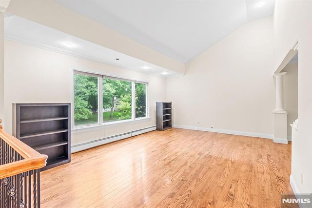 21 Kennedy Circle, Closter, NJ 07624