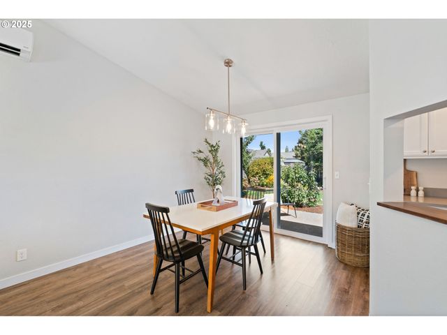 757 ARCADIA Dr, Eugene, OR 97401