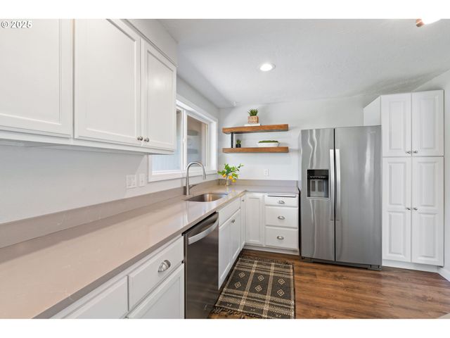 757 ARCADIA Dr, Eugene, OR 97401