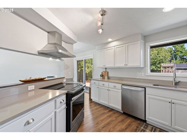 757 ARCADIA Dr, Eugene, OR 97401